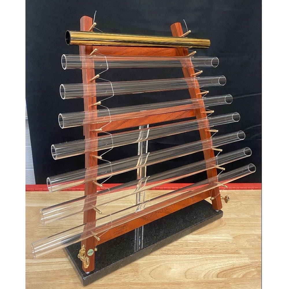 Quartzophone® H2 Harpe de Cristal pentatonique 432 Hz, bois de Padouk, tube haut plaqué or, podium granit noir, chevilles dorées Quartzophone® H2 Harpe de Cristal pentatonique 432 Hz, bois de Padouk, tube haut plaqué or, podium granit noir, chevilles dorées