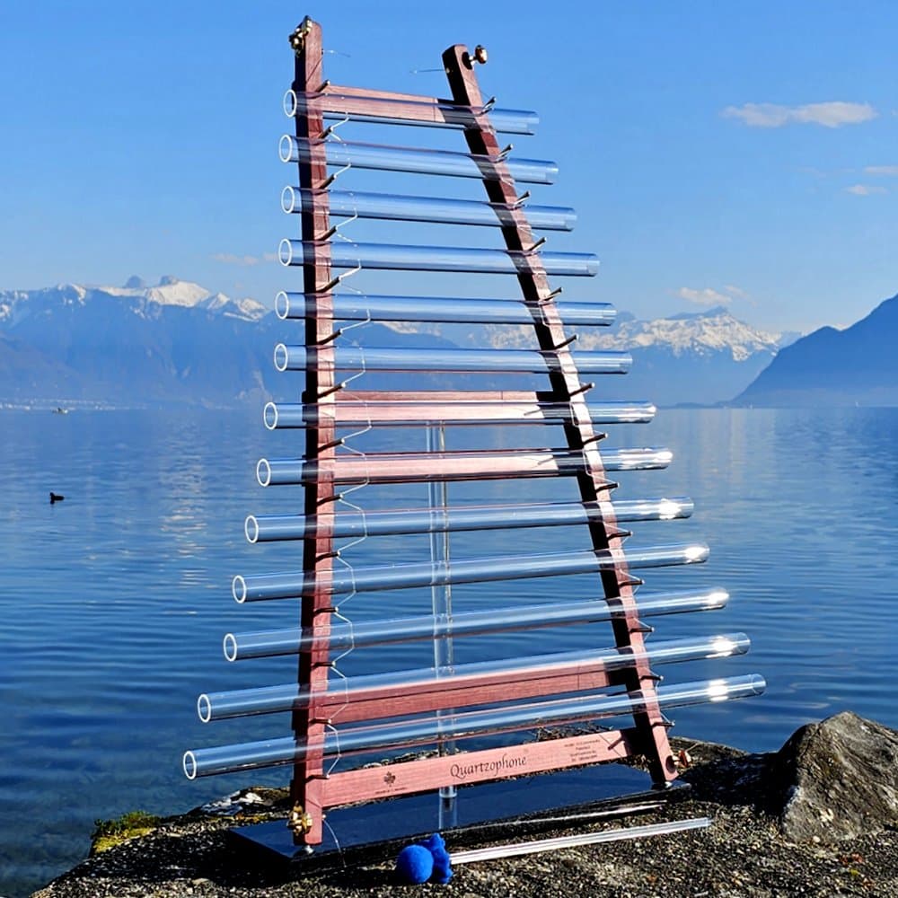 Quartzophone H13 Harpe de Cristal bois d'Amarante 432Hz à 13 tubes pentatonique podium granit noir